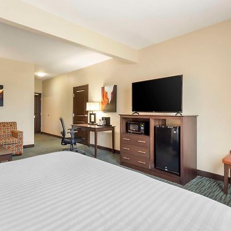 Best Western Plus Longhorn Inn & Suites Luling Экстерьер фото