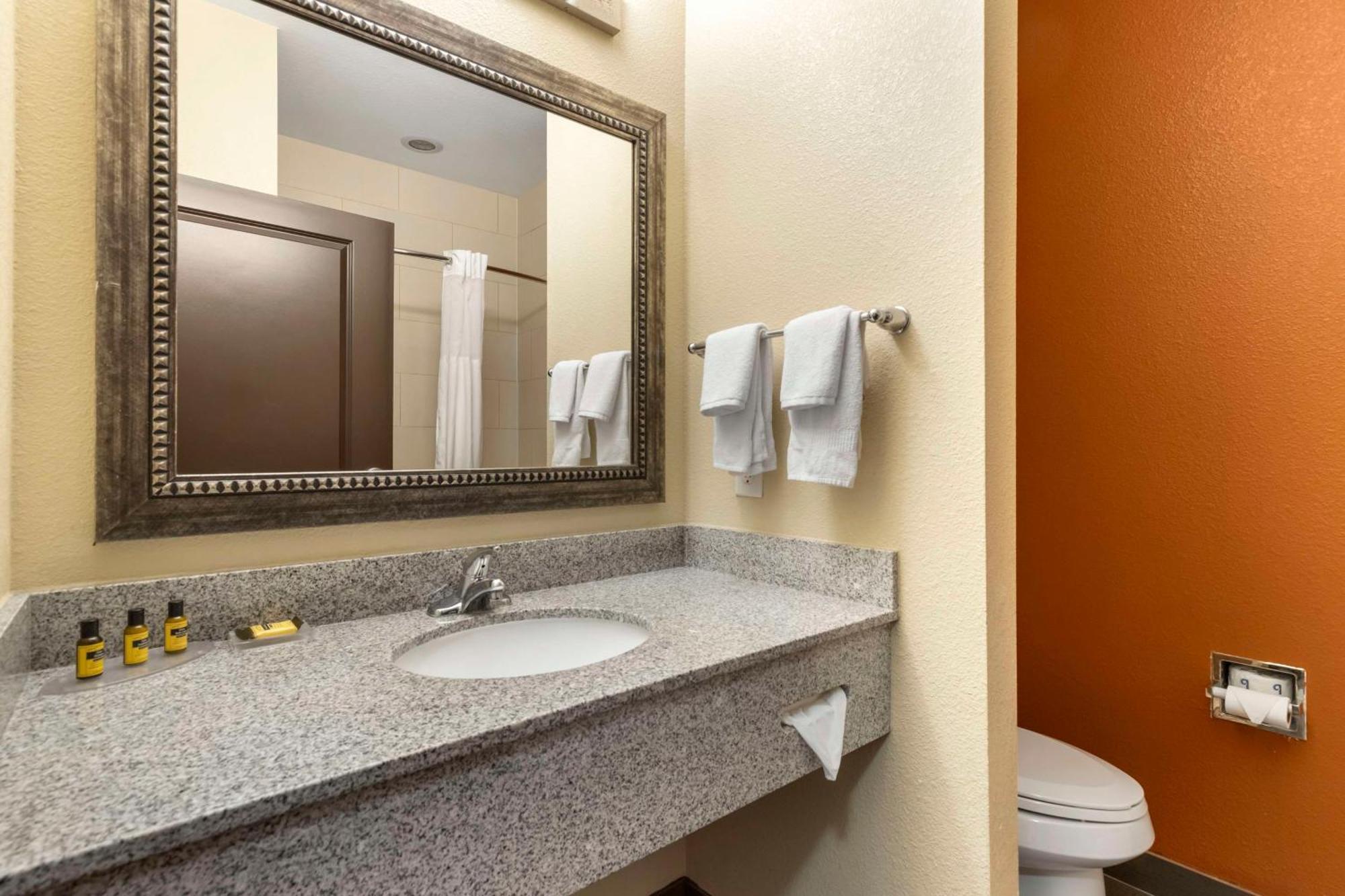 Best Western Plus Longhorn Inn & Suites Luling Экстерьер фото