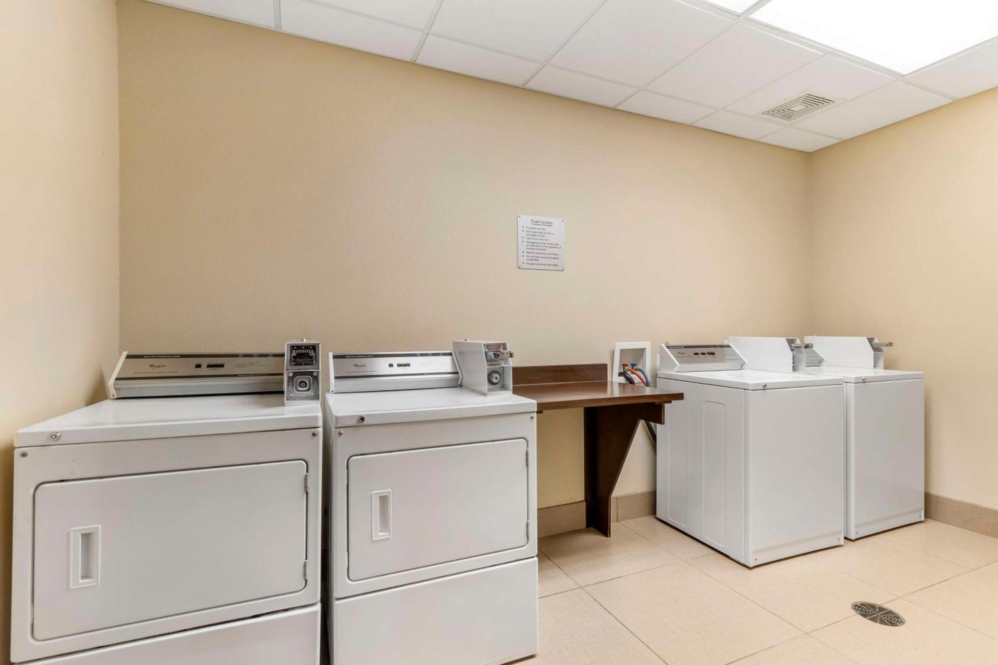Best Western Plus Longhorn Inn & Suites Luling Экстерьер фото