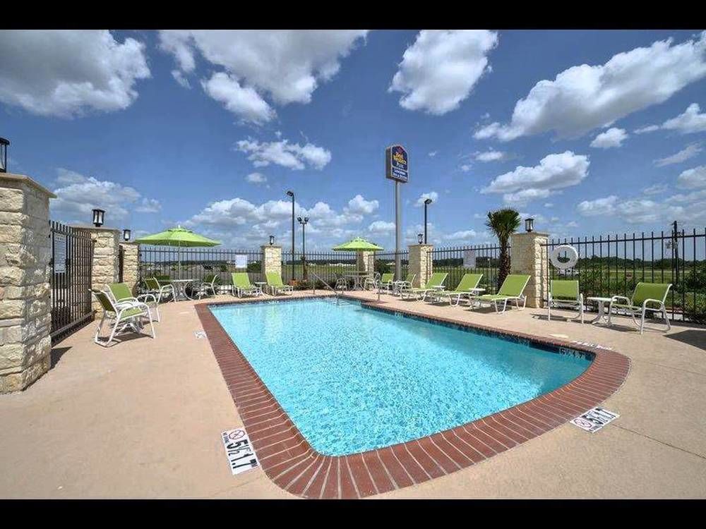 Best Western Plus Longhorn Inn & Suites Luling Экстерьер фото