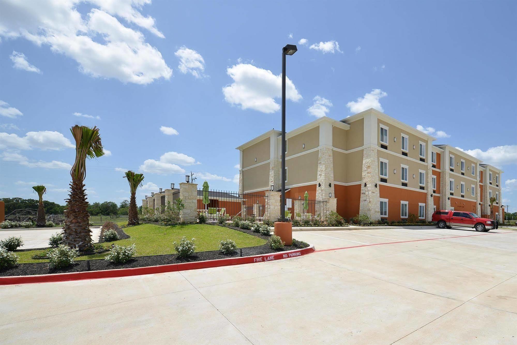 Best Western Plus Longhorn Inn & Suites Luling Экстерьер фото