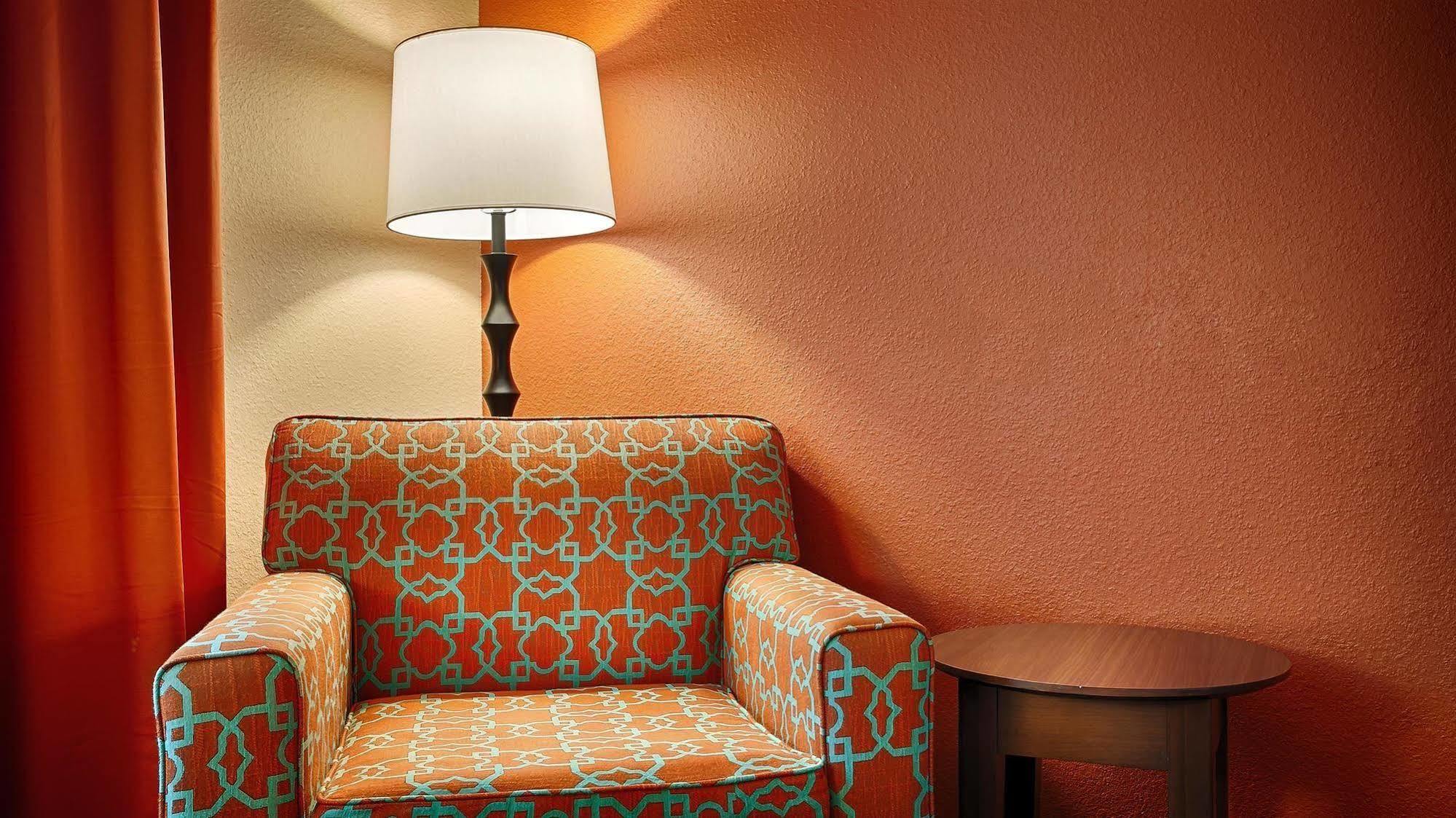 Best Western Plus Longhorn Inn & Suites Luling Экстерьер фото